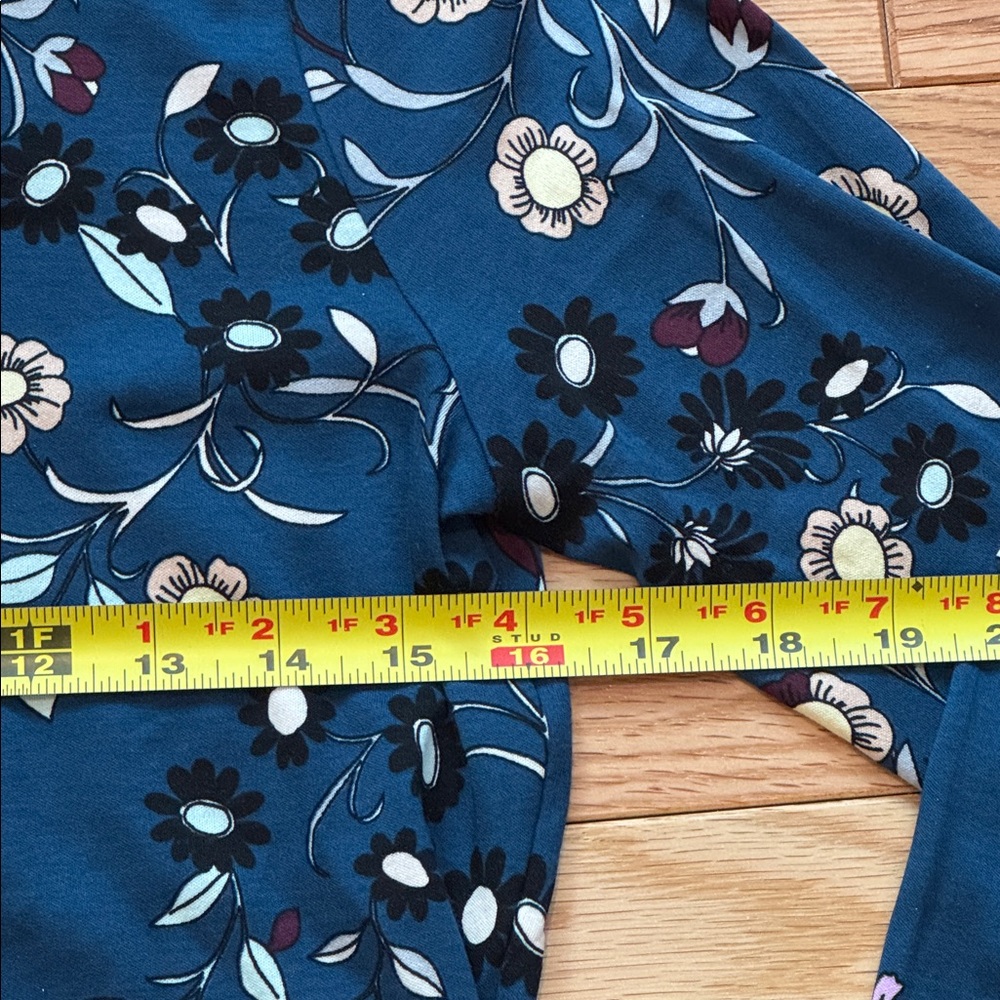 NWT Ann Taylor Mock Neck Top - Picture 7 of 8